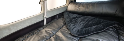 車中泊ベッド Love Bed(ラブベッド)フルフラットマットマイクロファーブランケットラグイメージ